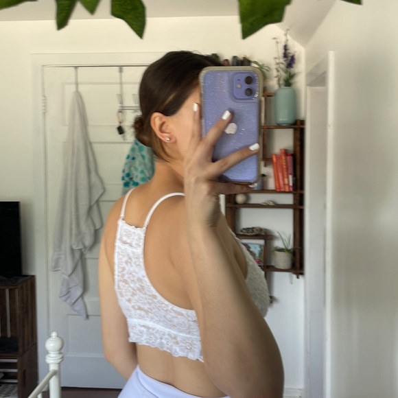 White Aerie bralette fits DD - Picture 2 of 3